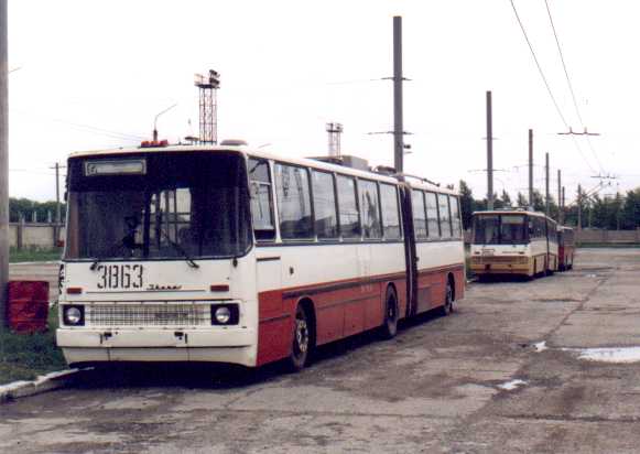 Articulated trolleybus no. 021 (Chelyabinsk 3863) of the Hungarian type Ikarus 280.93 at the depot in Chelyabinsk/RU
