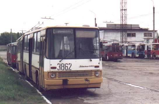 Former Eberswalde articulated trolleybus no. 023 of the Hungarian type Ikarus 280.93 at the depot in Chelyabinsk/Russia with the
car no. 3862