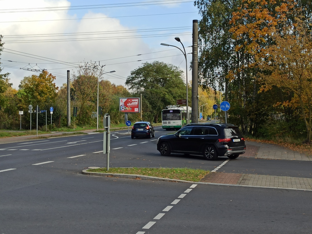 Gelenkobus 057 auf der Eberswalder Straße in Richtung des Eberswalder Stadtteiles Westend