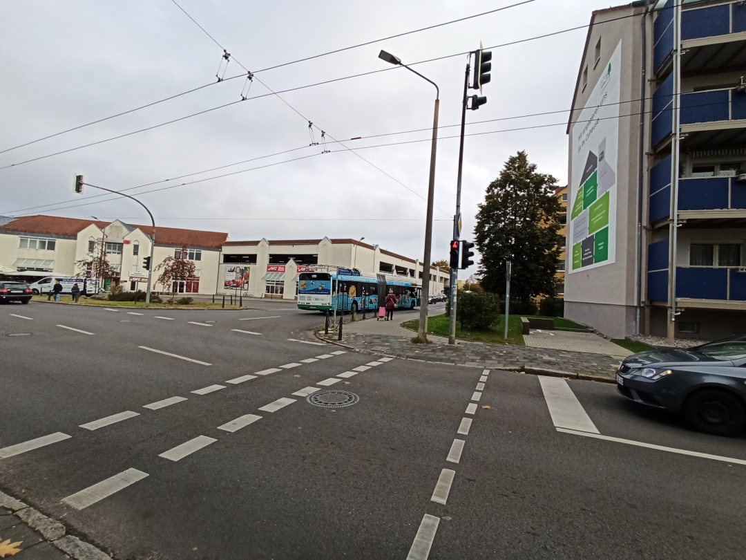 Gelenkobus 059 auf der Fritz-Weineck-Straße in Richtung des Eberswalder Stadtteiles Westend