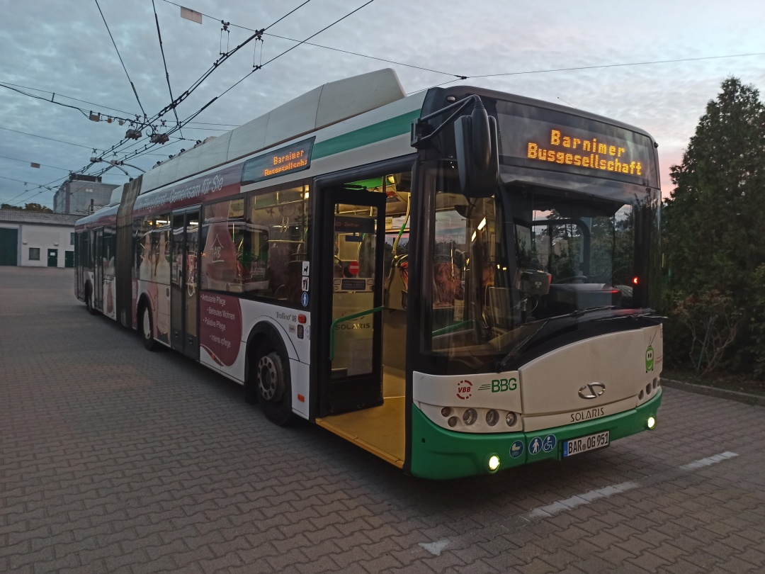 Articulated trolleybus no. 051 of the Polish type Solaris Trollino 18 III Cegelec AC