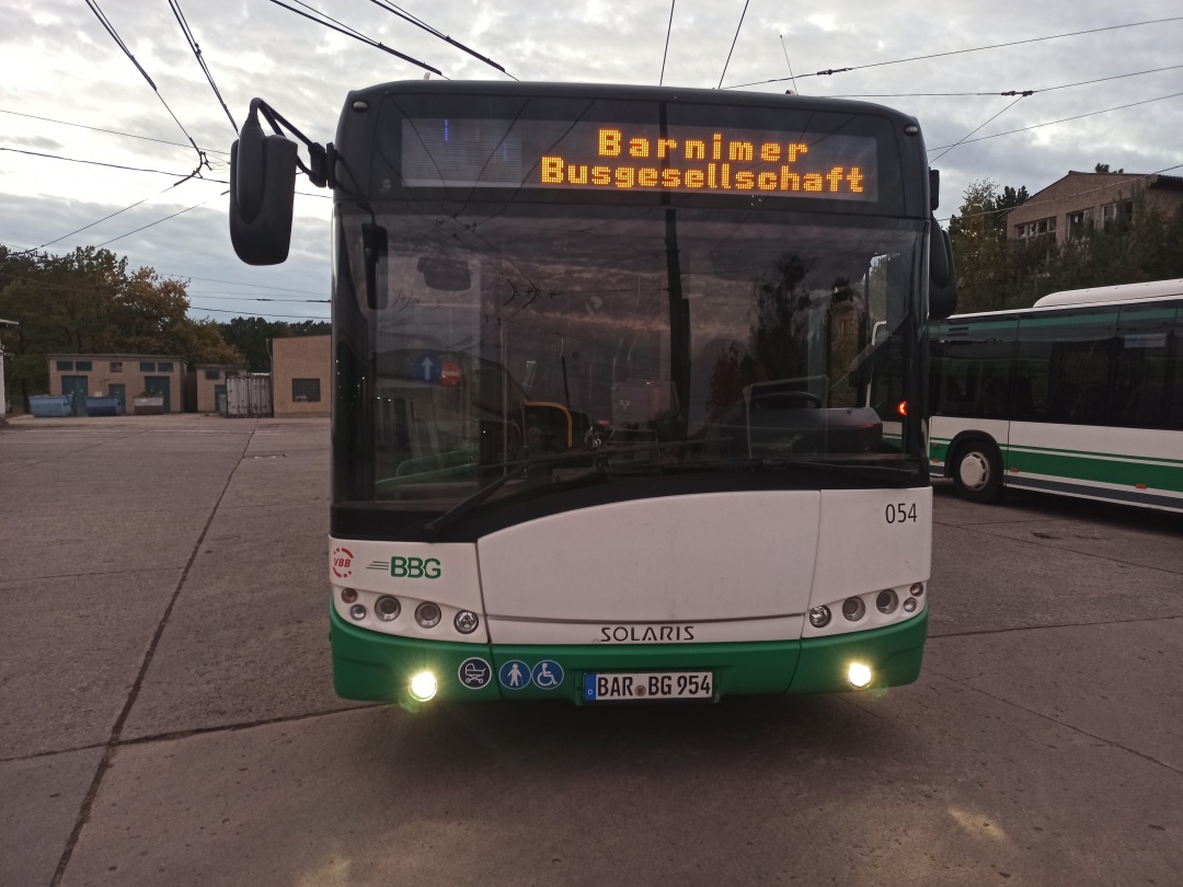 Gelenkobus Nr. 054 vom polnischen Typ Solaris Trollino 18 III Cegelec AC