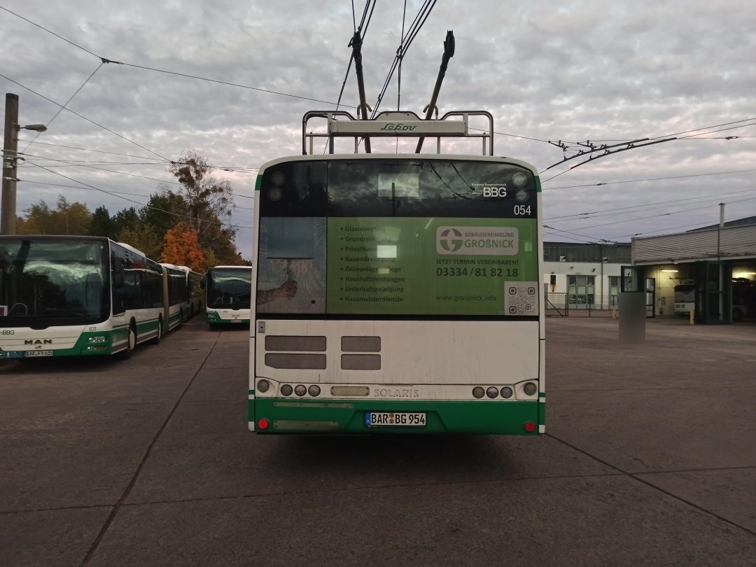 Gelenkobus Nr. 054 vom polnischen Typ Solaris Trollino 18 III Cegelec AC