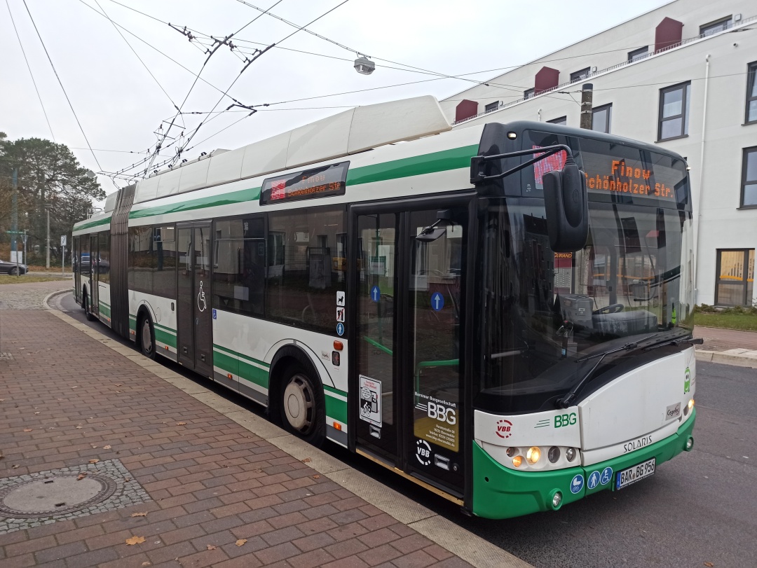 Gelenkobus Nr. 056 vom polnischen Typ Solaris Trollino 18 AC