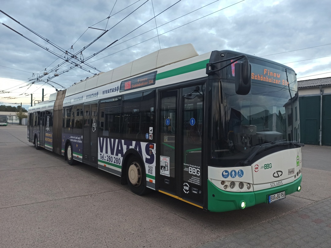 Articulated trolleybus no. 058 of the Polish type Solaris Trollino 18 III Cegelec AC