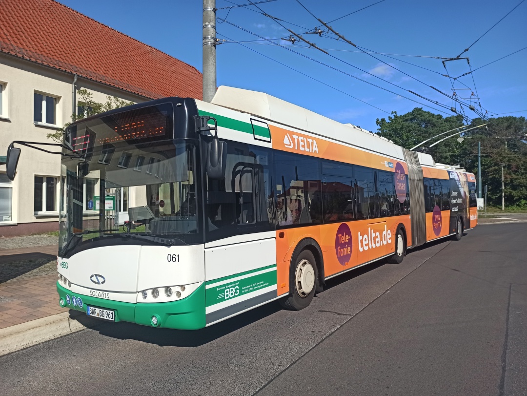 Gelenkobus Nr. 061 vom polnischen Typ Solaris Trollino 18 AC