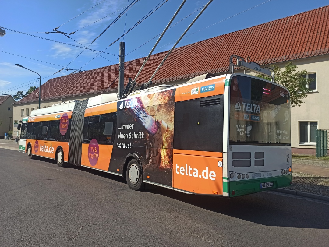Gelenkobus Nr. 061 vom polnischen Typ Solaris Trollino 18 AC