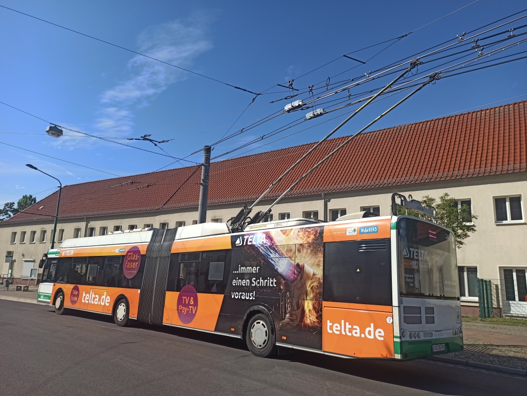 Gelenkobus Nr. 061 vom polnischen Typ Solaris Trollino 18 AC