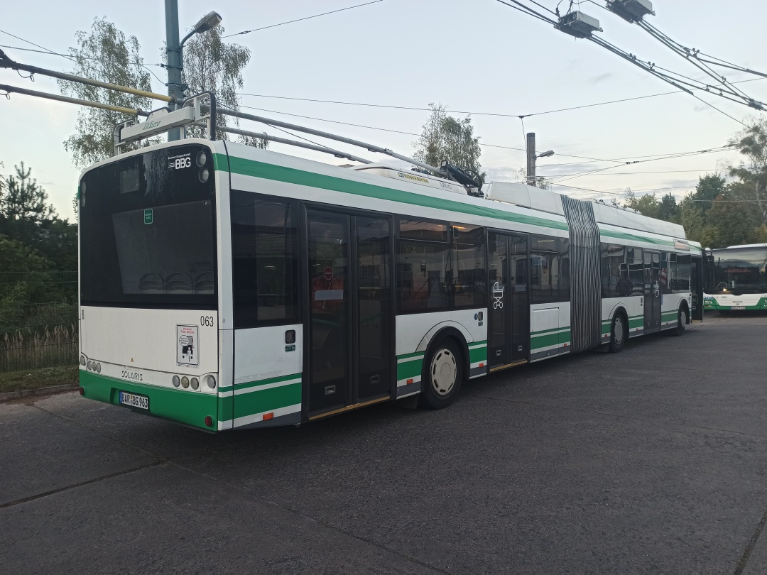 Articulated trolleybus no. 063 of the Polish type Solaris Trollino 18 III Cegelec AC