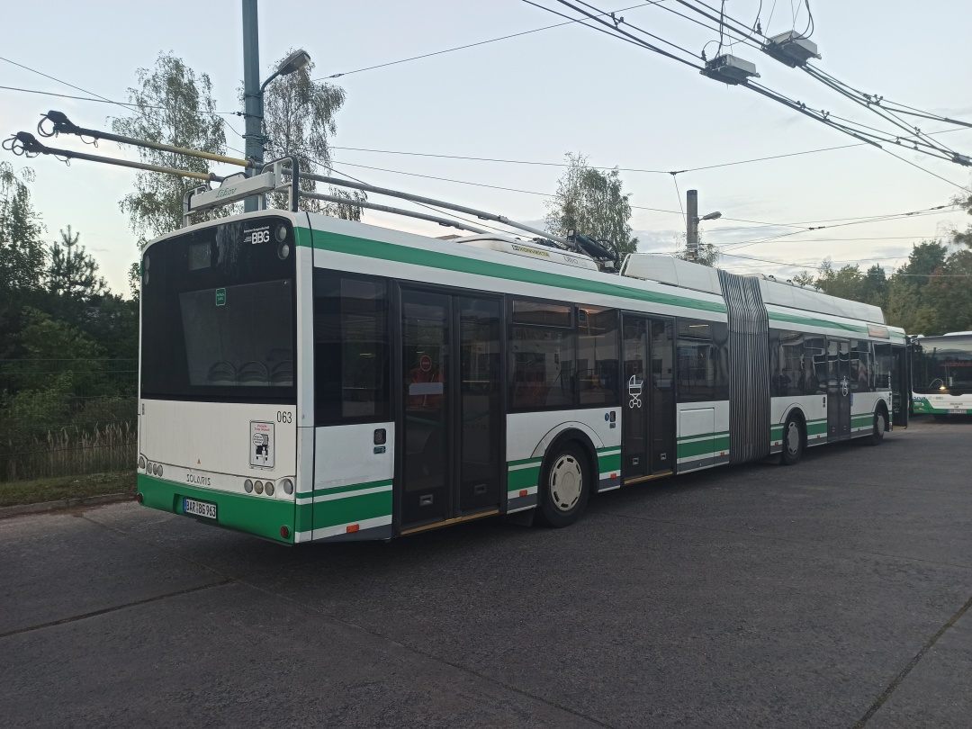 Articulated trolleybus no. 063 of the Polish type Solaris Trollino 18 III Cegelec AC