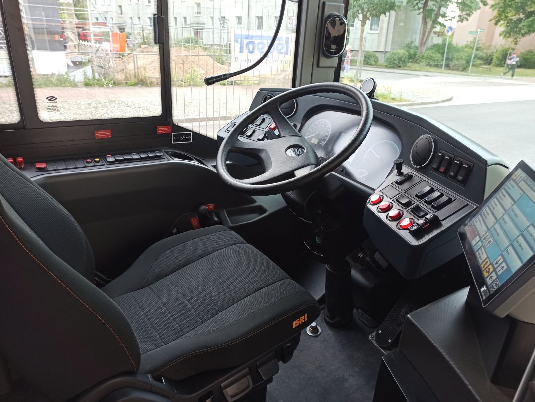 Gelenkobus Nr. 065 vom polnischen Typ Solaris Trollino 18 Kiepe IMC - Fahrerplatz