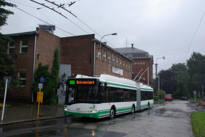Erste Probefahrten an der Fahrleitung des ersten Eberswalder Solaris-Gelenkobusses (E 1) in Ostrava/CZ