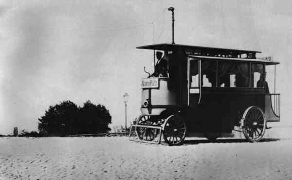 Der erste Eberswalder Obus mit Zielschild Alsen-Platz.