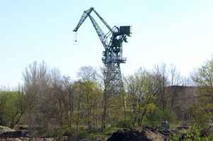 Eberkran mit Aussichtsplattform im Familiengarten