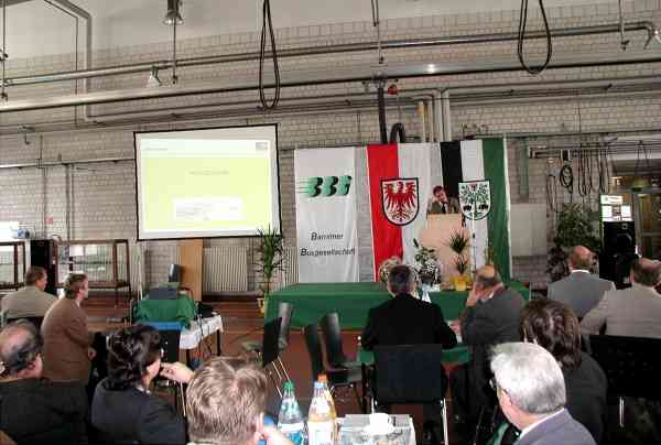 Festakt zum 60jährigen Obus-Jubiläum in der Werkstatthalle auf dem
Betriebshof Eberswalde/Nordend am 03.11.2000
