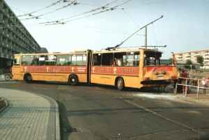 Spektakulärer Unfall des
Gelenkobus Nr. 021 vom ungarischen Typ Ikarus 280.93 im Brandenburgischen Viertel