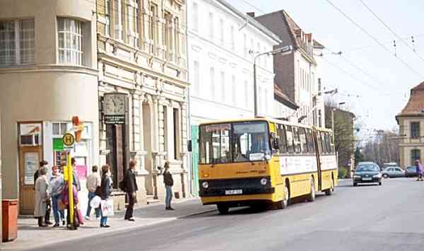 Gelenkobus Nr. 022 vom ungarischen Typ Ikarus 280.93 mit Originallackierung