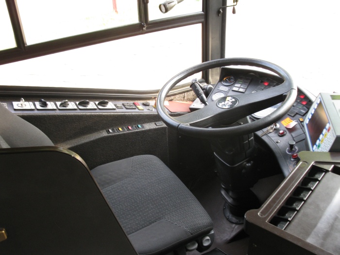 Gelenkobus Nr.029 vom österreichischen Typ ÖAF Gräf & Stift NGE 152 M17 - Fahrerplatz