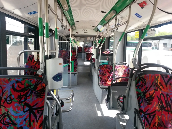 Gelenkobus Nr. 056 vom polnischen
Typ Solaris Trollino 18 AC - Innenansicht von vorn nach hinten