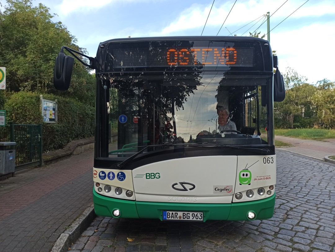 Gelenkobus Nr. 063 vom polnischen
Typ Solaris Trollino 18 AC